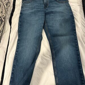 Brand New-never worn men’s Carhartt relaxed fit jeans. Size 33x30